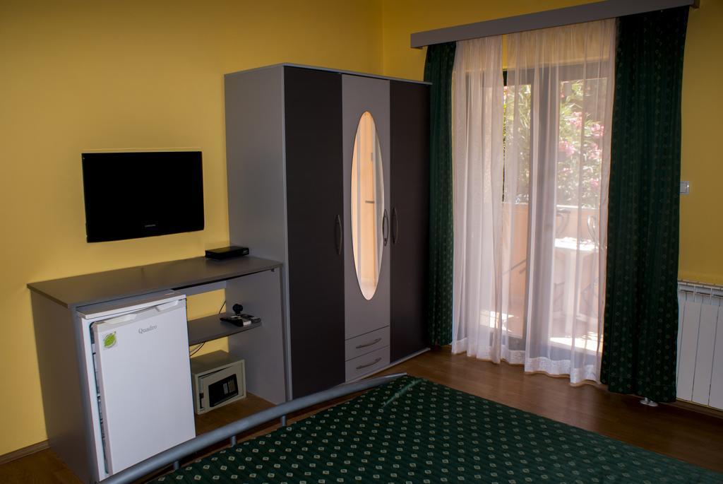 Pansion Ana Hotel Mali Losinj Exterior photo